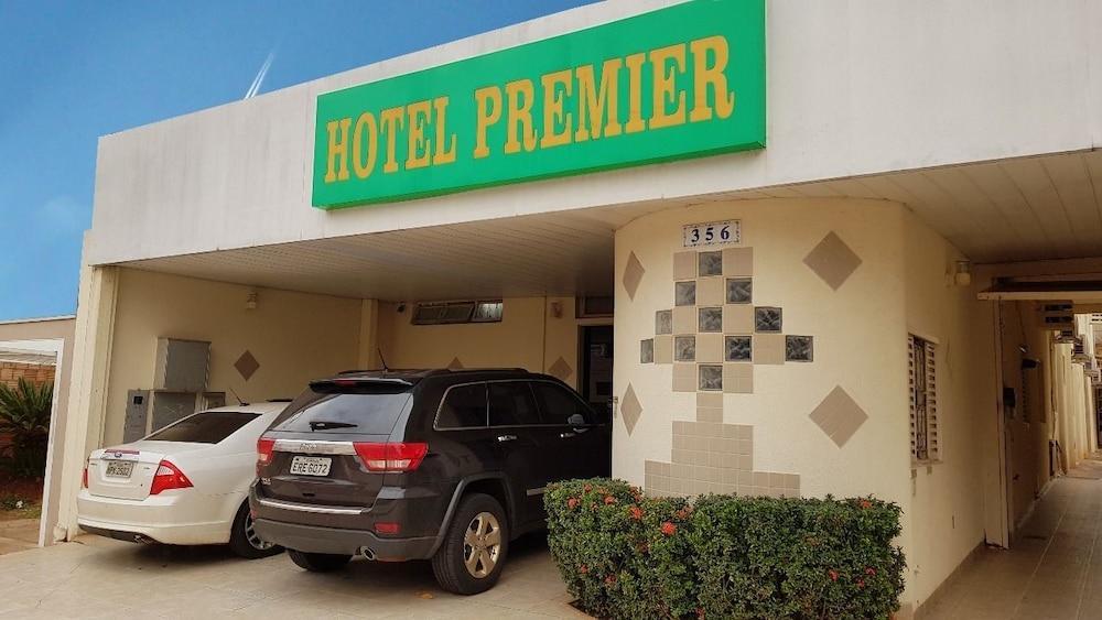 Hotel Premier กัมโปกรันเด ภายนอก รูปภาพ
