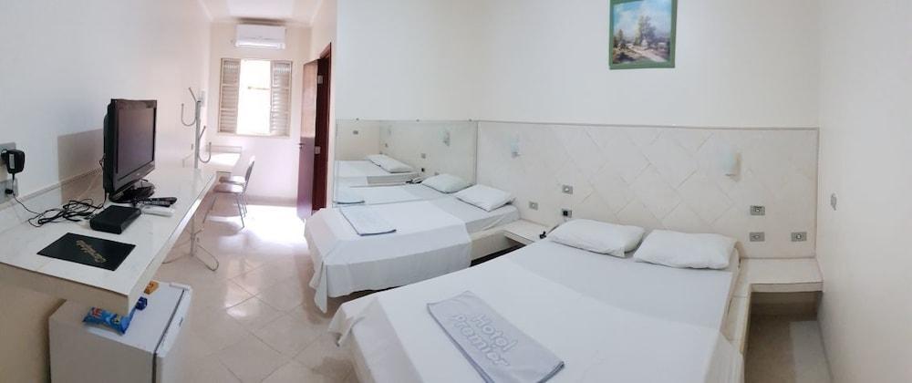 Hotel Premier กัมโปกรันเด ภายนอก รูปภาพ