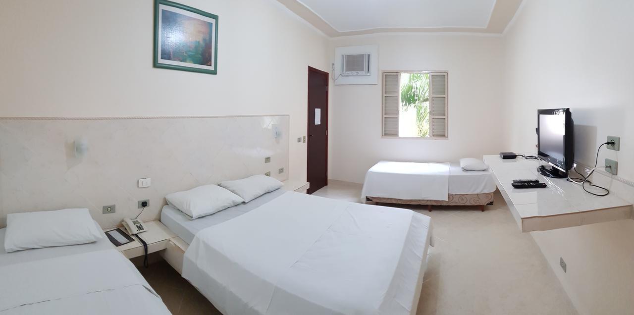 Hotel Premier กัมโปกรันเด ภายนอก รูปภาพ