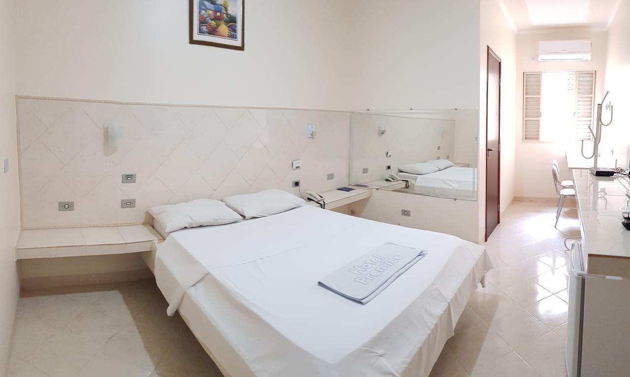 Hotel Premier กัมโปกรันเด ภายนอก รูปภาพ
