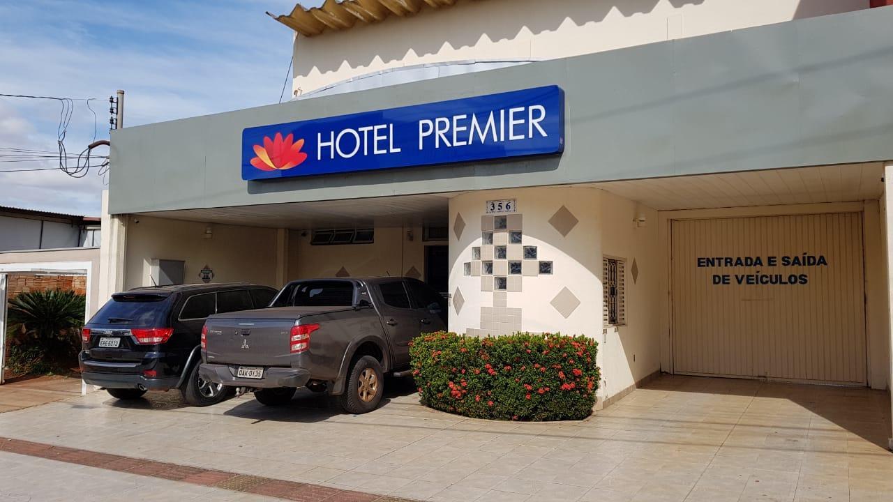 Hotel Premier กัมโปกรันเด ภายนอก รูปภาพ