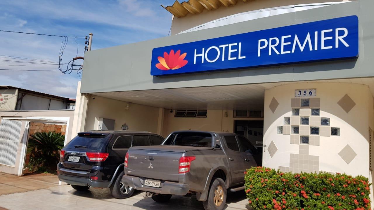 Hotel Premier กัมโปกรันเด ภายนอก รูปภาพ